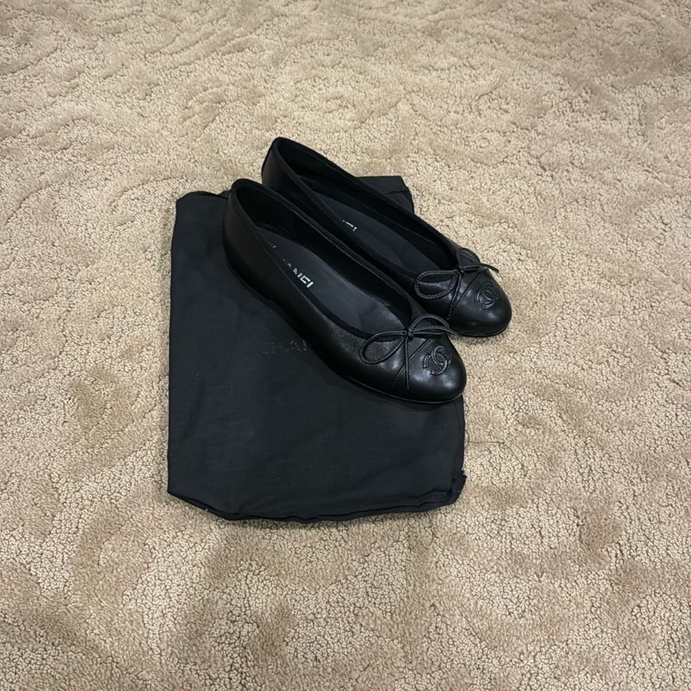 Black ballet flats
